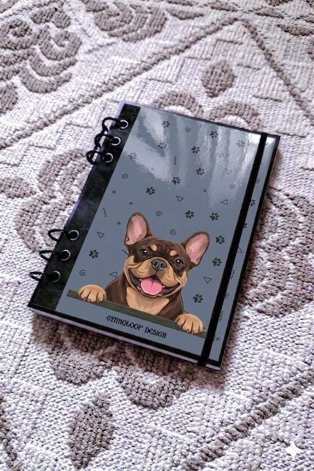 Caiet Mecanic A5 cu Refill Rezerve Foi - Curiosul Buldog Francez Ciocolatiu v9 (Gri Cenusiu)