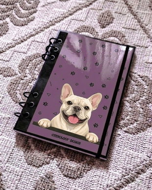 Caiet Mecanic A5 cu Refill Rezerve Foi - Curiosul Buldog Francez Crem v7 (Mov Lila)