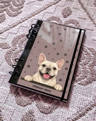 Caiet Mecanic A5 cu Refill Rezerve Foi - Curiosul Buldog Francez Crem v10 (Gri-Bej/ Grej)