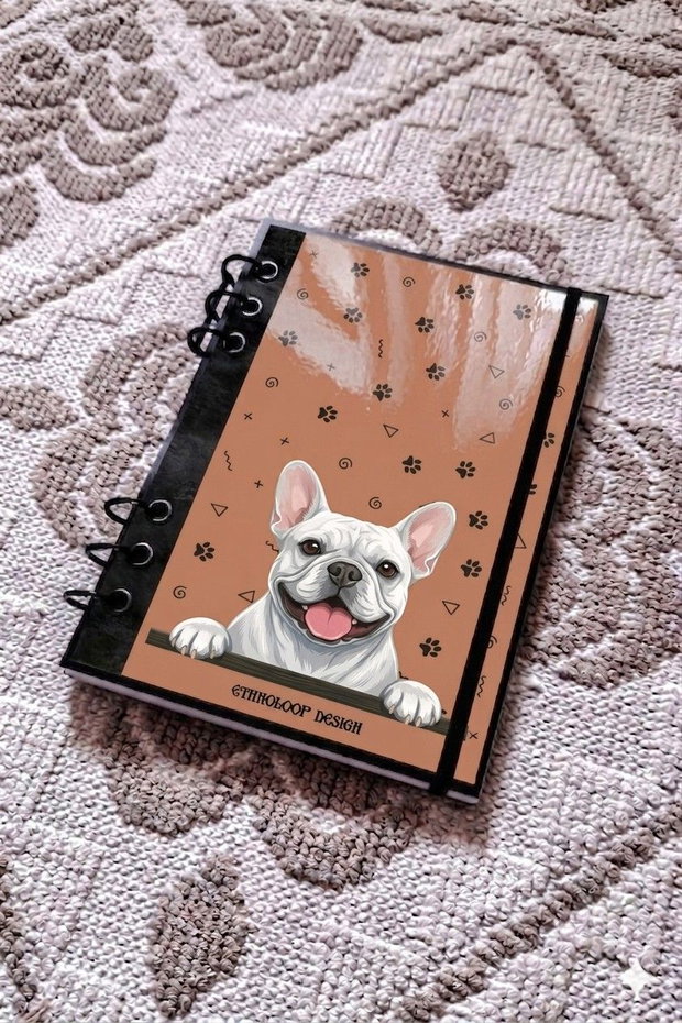 Caiet Mecanic A5 cu Refill Rezerve Foi - Curiosul Buldog Francez Alb v2 (Portocaliu Teracota)