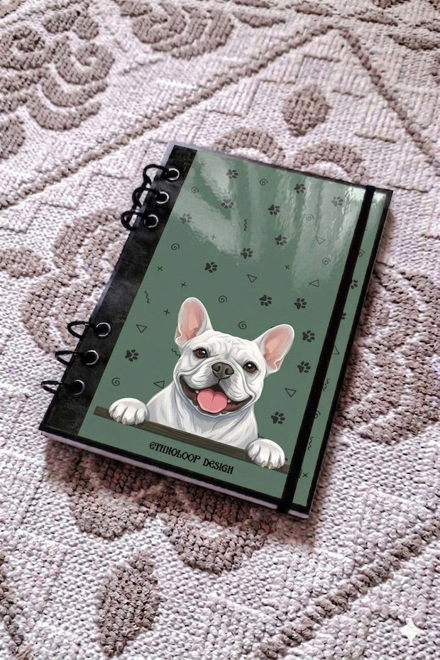 Caiet Mecanic A5 cu Refill Rezerve Foi - Curiosul Buldog Francez Alb v4 (Verde Salvie)