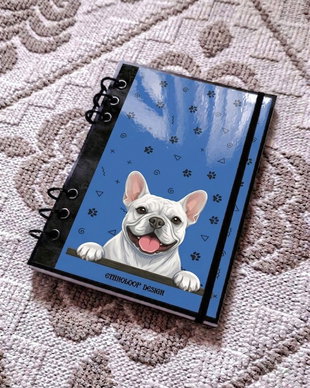 Caiet Mecanic A5 cu Refill Rezerve Foi - Curiosul Buldog Francez Alb v6 (Albastru Azur)