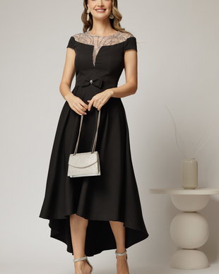 Rochie DY Fashion asimetrica neagra cu funda in talie si aplicatii la decolteu