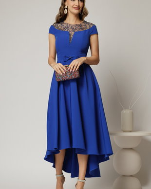 Rochie DY Fashion asimetrica albastra cu funda in talie si aplicatii la decolteu