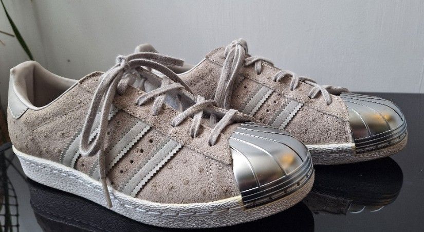 Pantofi sport Adidas cu varf metalic