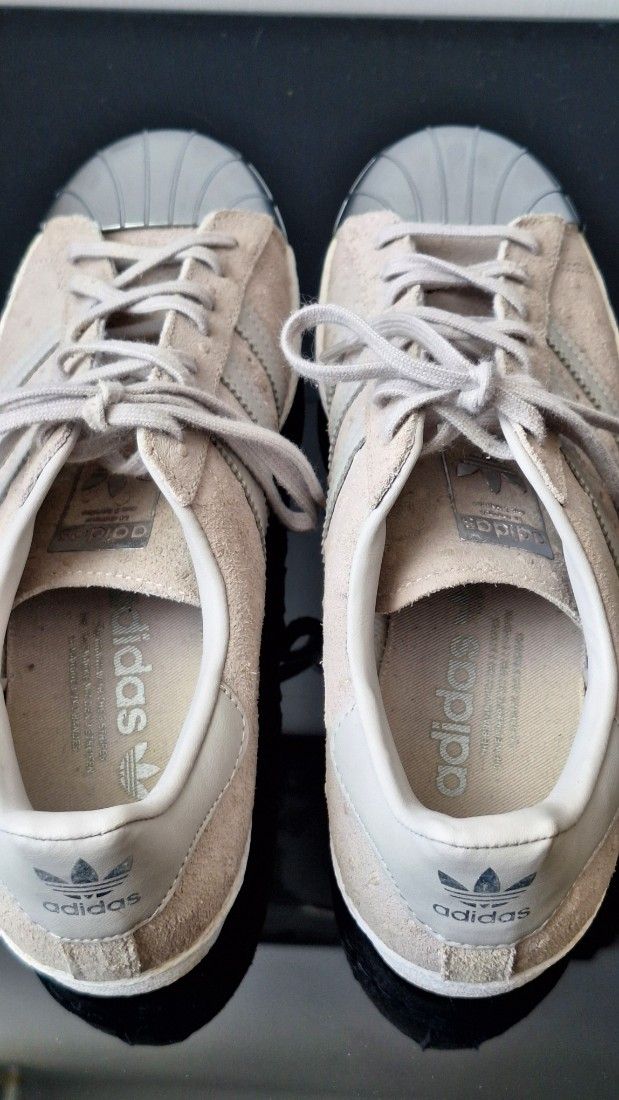 Pantofi sport Adidas cu varf metalic