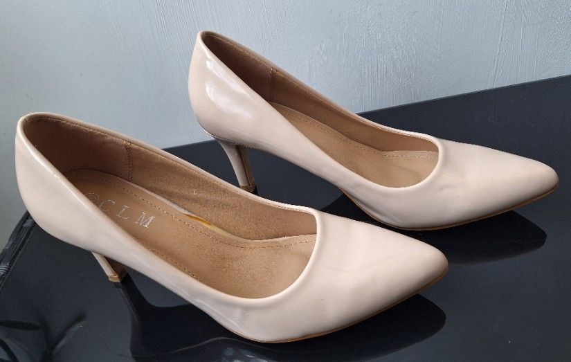 Pantofi nude lacuiti cu toc