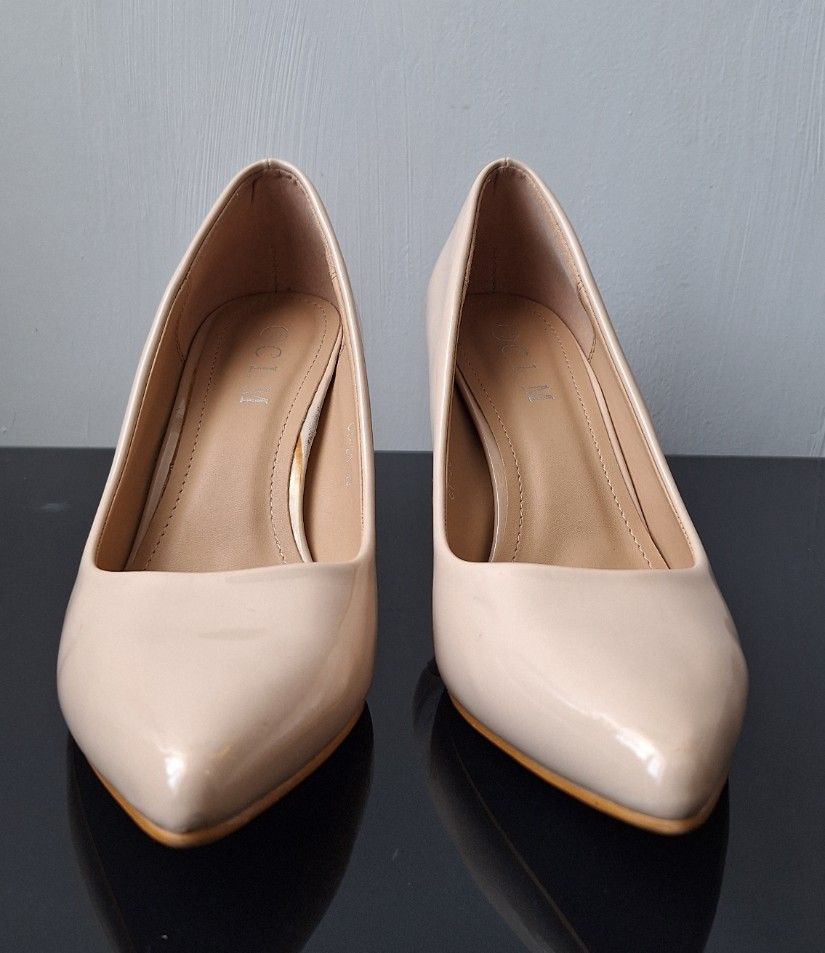 Pantofi nude lacuiti cu toc