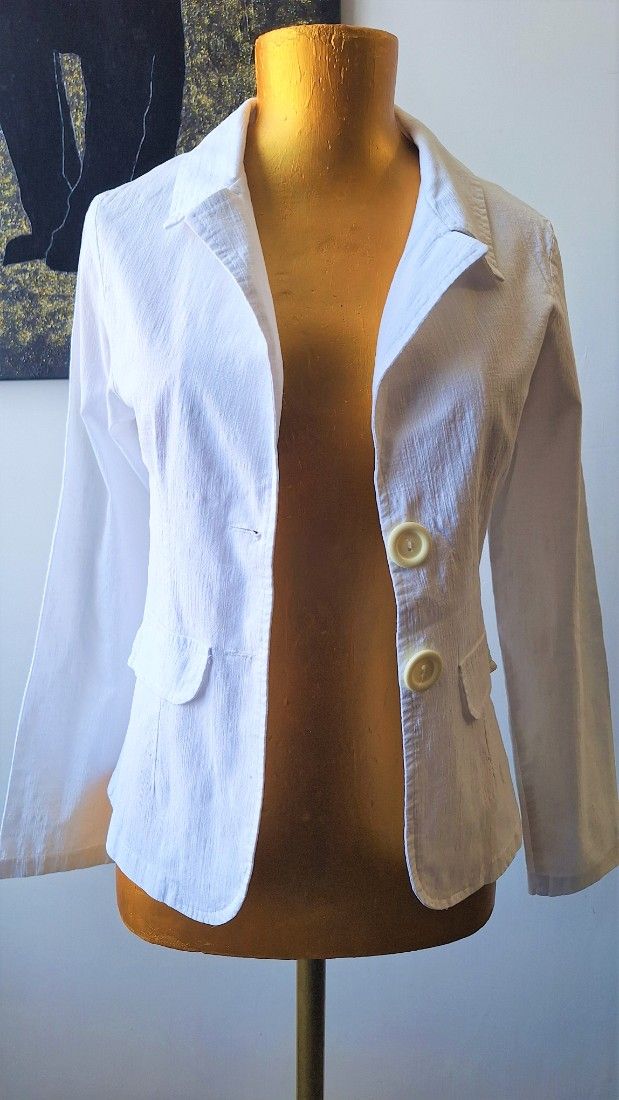 Sacou alb cu nasturi mari pentru dama