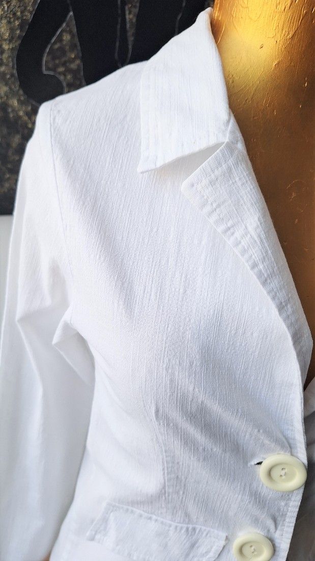 Sacou alb cu nasturi mari pentru dama