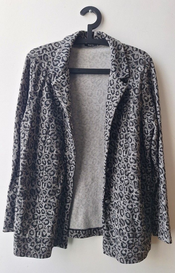 Jacheta gri leopard print cu banda lateralaa argintie