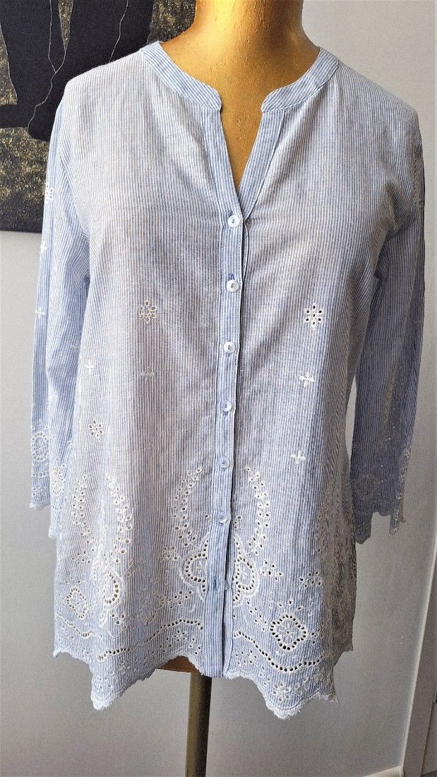 Bluza bleu cu broderie