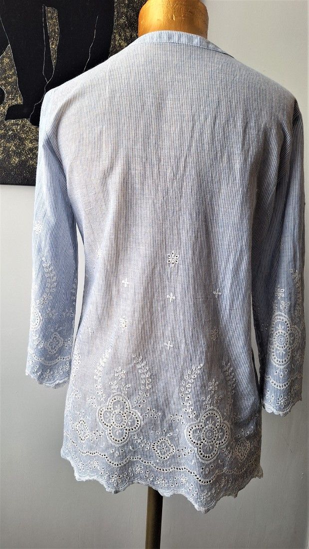 Bluza bleu cu broderie