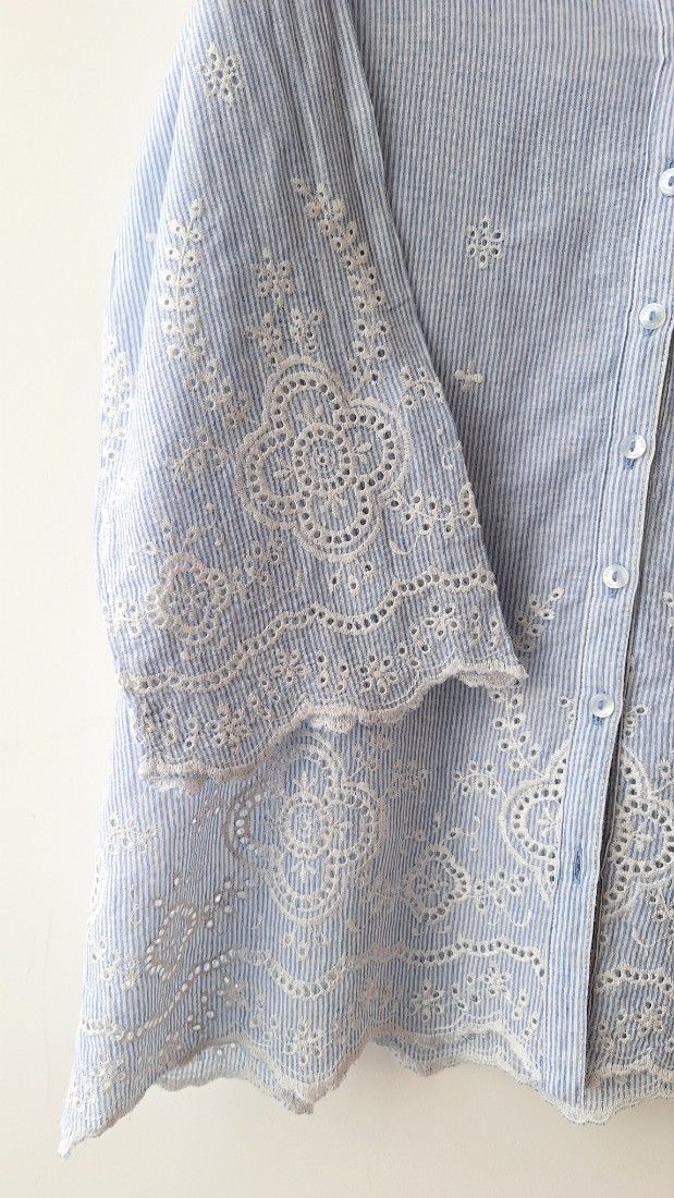 Bluza bleu cu broderie