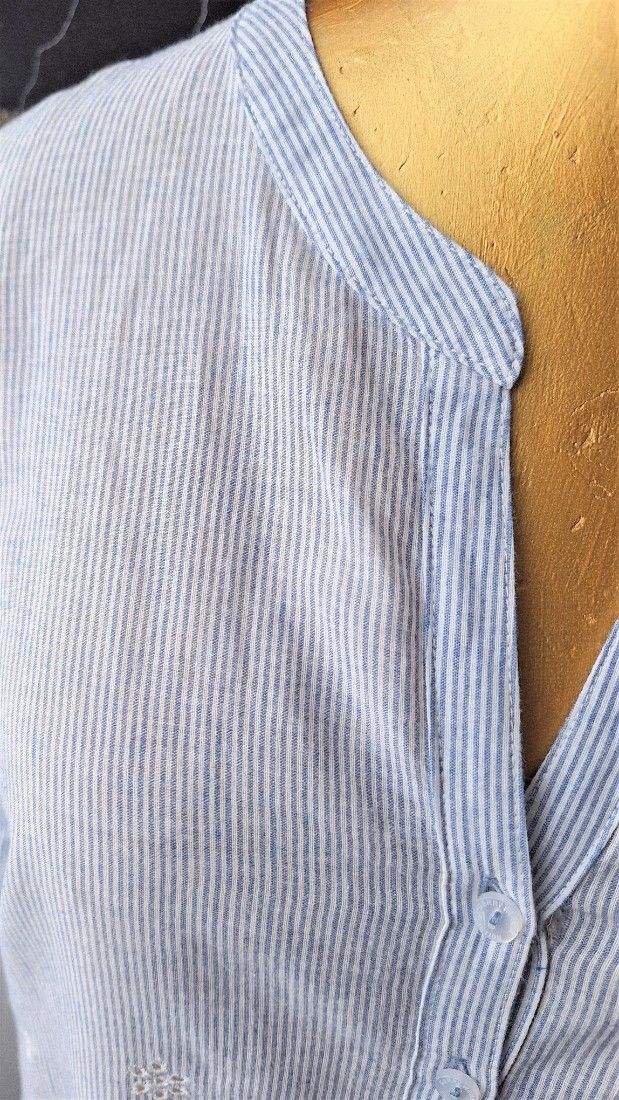 Bluza bleu cu broderie