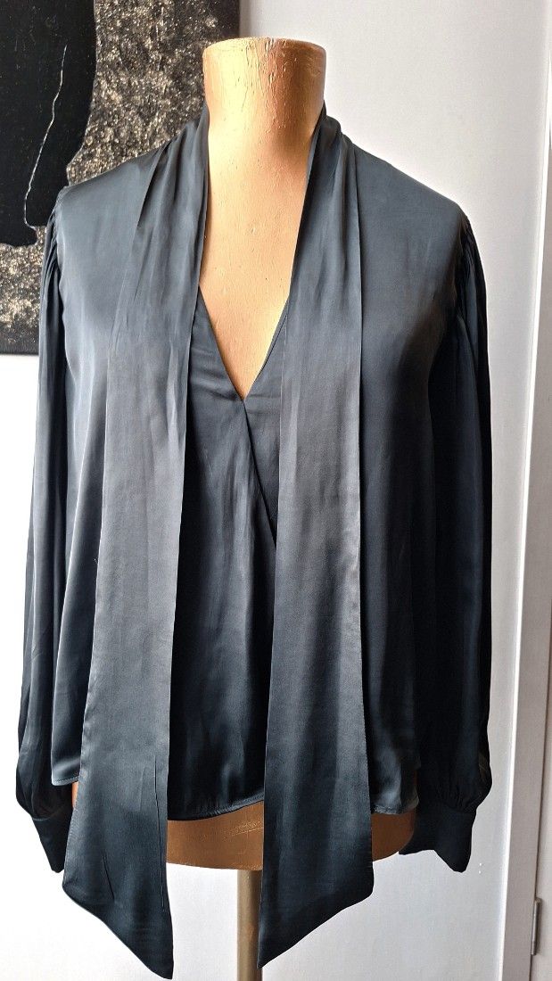 Bluza eleganta cu panglici