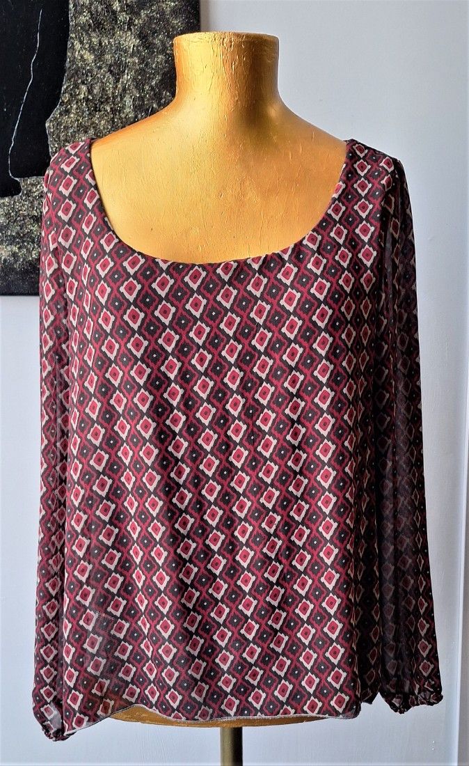 Bluza rosu burgundy cu imprimeu geometric