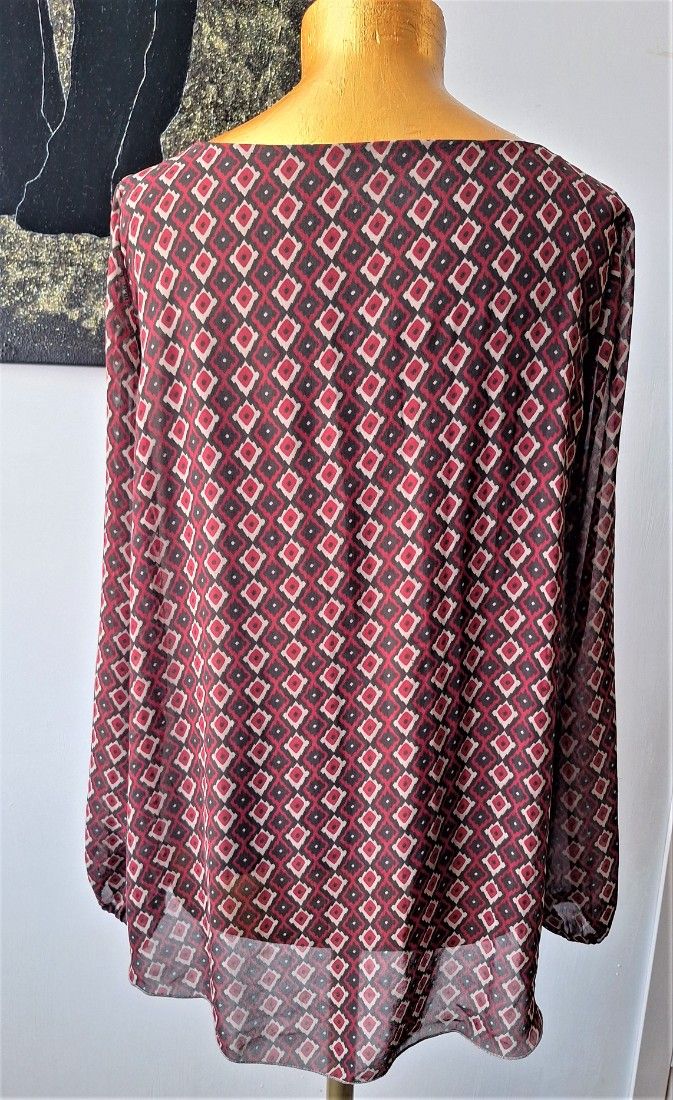 Bluza rosu burgundy cu imprimeu geometric