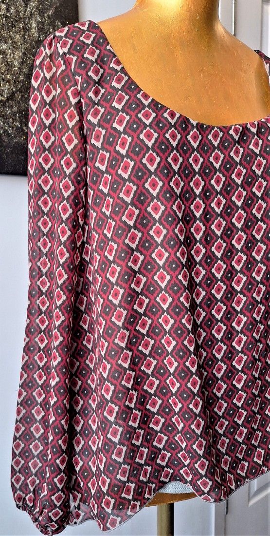 Bluza rosu burgundy cu imprimeu geometric