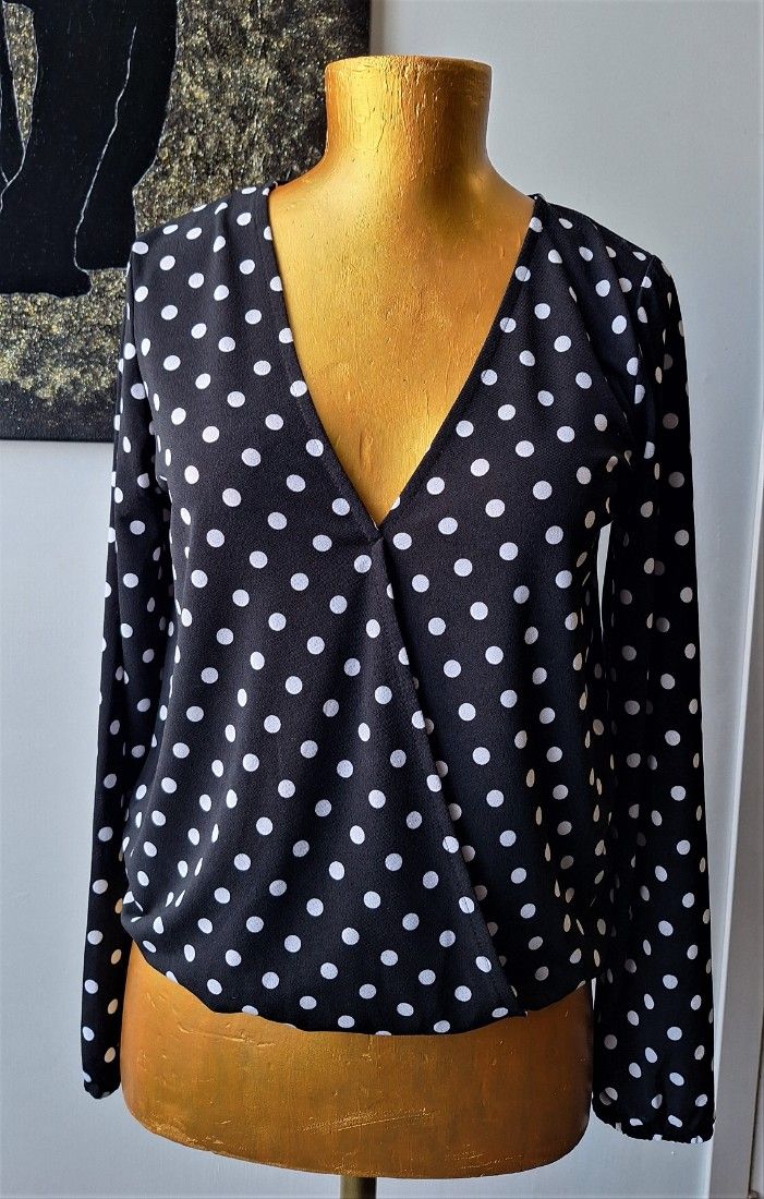 Body negru cu buline albe