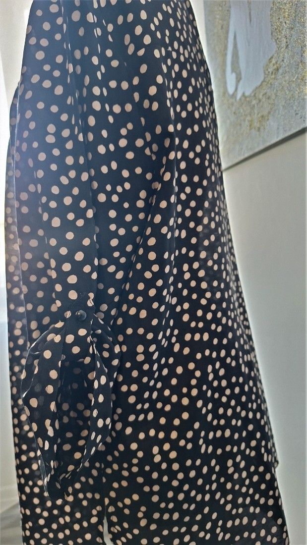 Bluza de primavara neagra cu buline albe si mâneci ¾