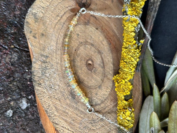Colier din lantisor foarte fin din argint 925 si opal de foc etiopian natural