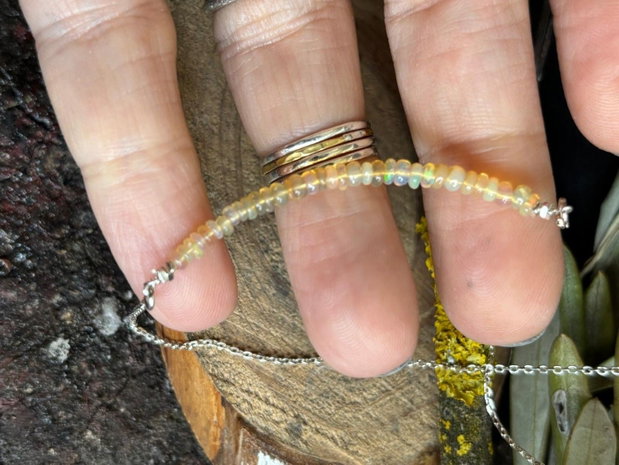 Colier din lantisor foarte fin din argint 925 si opal de foc etiopian natural