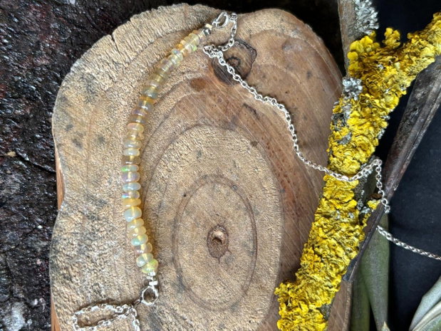 Colier din lantisor foarte fin din argint 925 si opal de foc etiopian natural