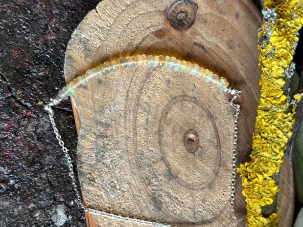 Colier din lantisor foarte fin din argint 925 si opal de foc etiopian natural