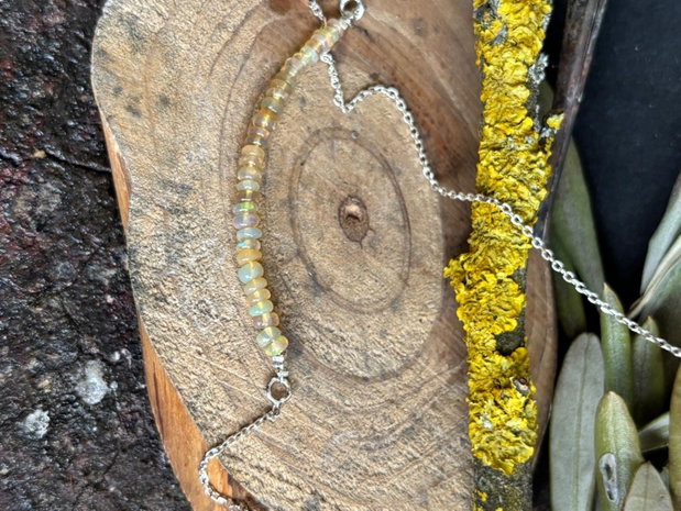 Colier din lantisor foarte fin din argint 925 si opal de foc etiopian natural