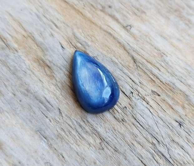 Cabochon kyanite, 25x15x6 mm