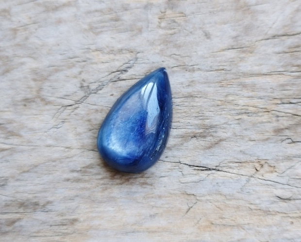Cabochon kyanite, 25x15x6 mm