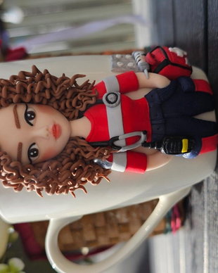 Cana personalizata cu figurina medic/asistent ambulanta