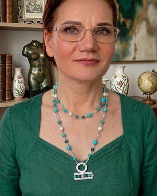 Eleganță Atemporală: Colier Double-Strand cu Turcoaz și Accente Prețioase