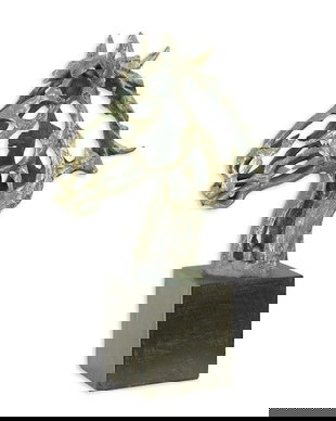 Cap de cal-statueta din rasini speciale