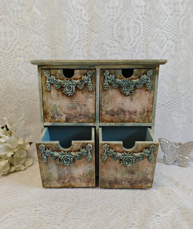Cutie dulăpior -Vintage Chic