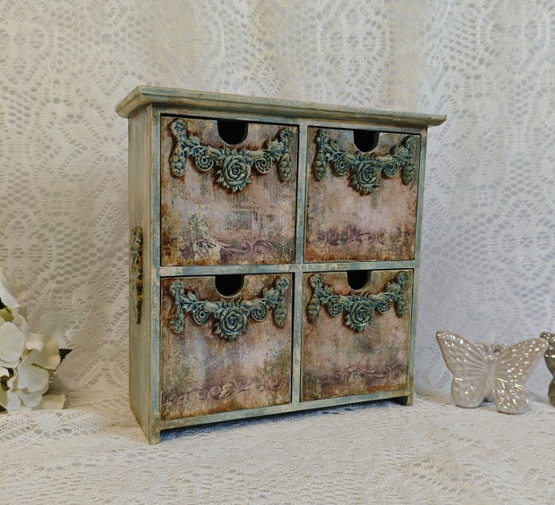 Cutie dulăpior -Vintage Chic