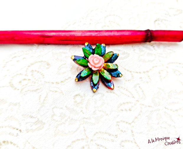 Brosa floare cu coral roz
