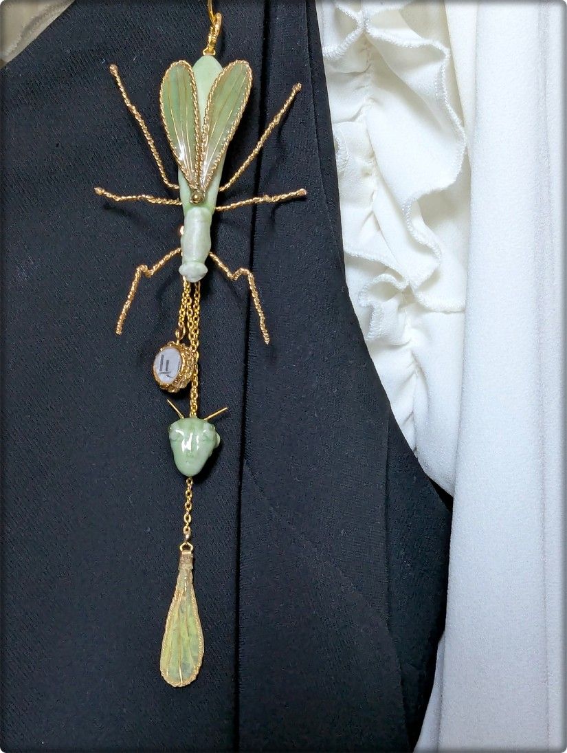 Broșa Mantis cu elemente detașabile