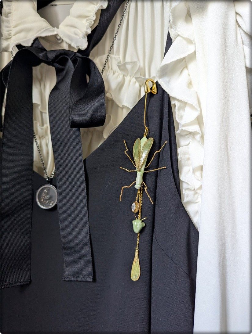 Broșa Mantis cu elemente detașabile