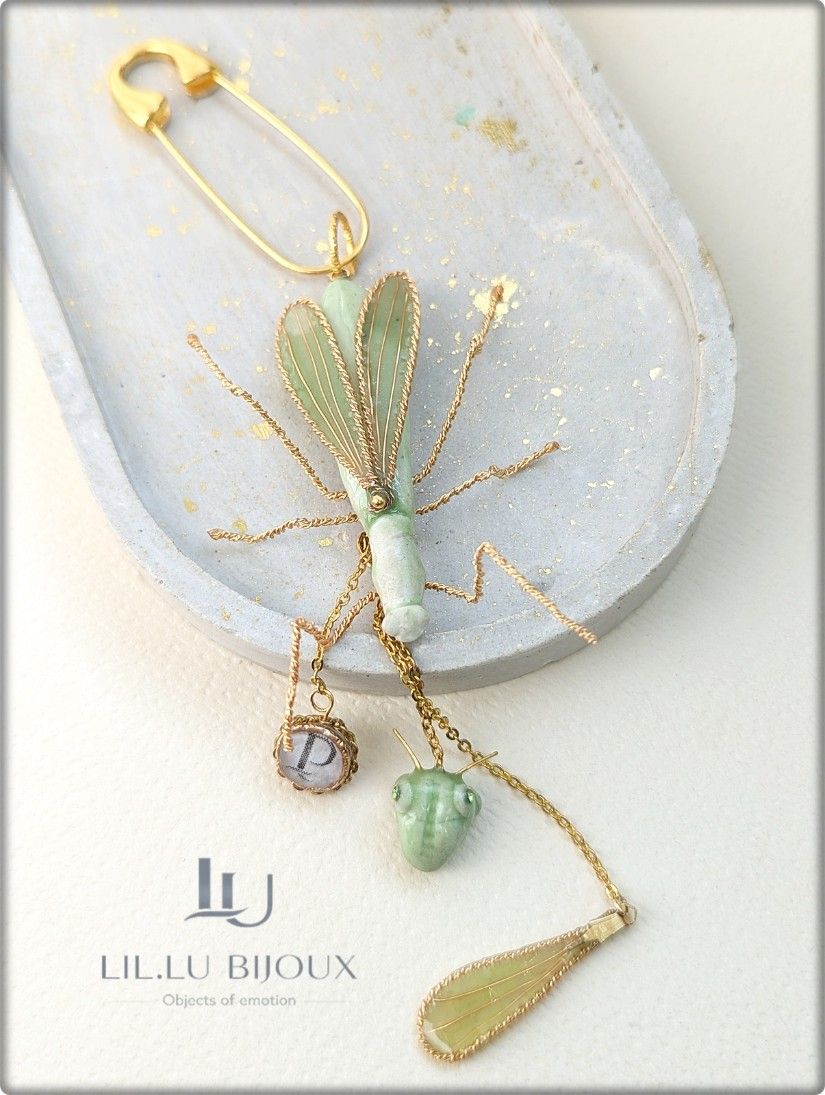 Broșa Mantis cu elemente detașabile