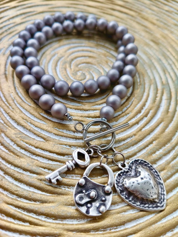 Colier perle de Mallorca gri mat & accesorii zamac argintat