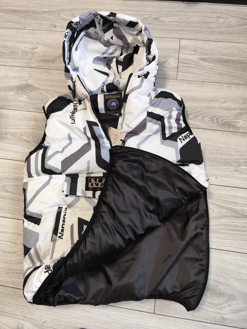 Vesta Napapijri model 2026