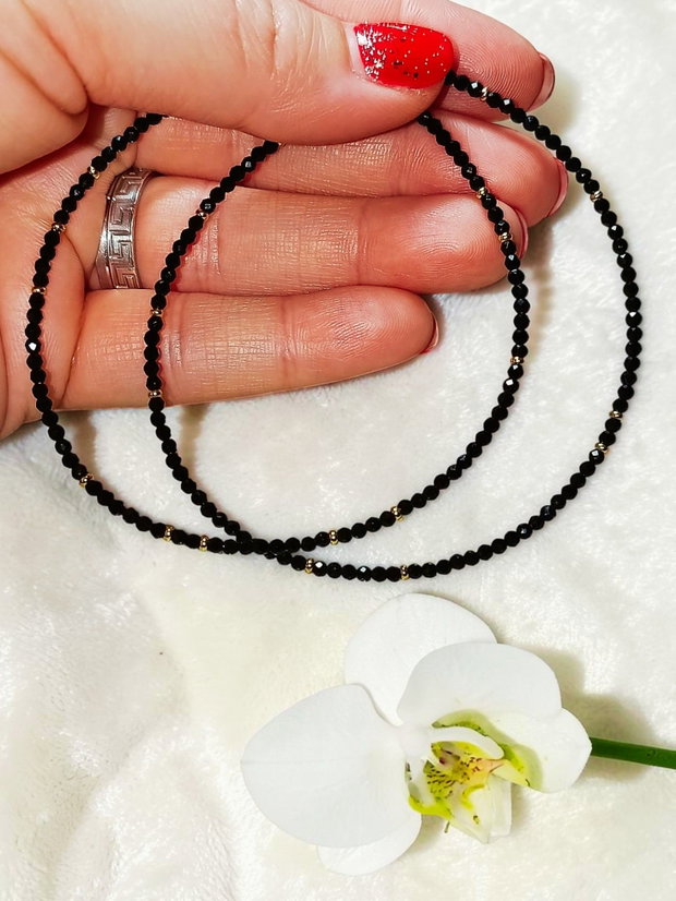 Colier choker cristale negre fațetate aurii