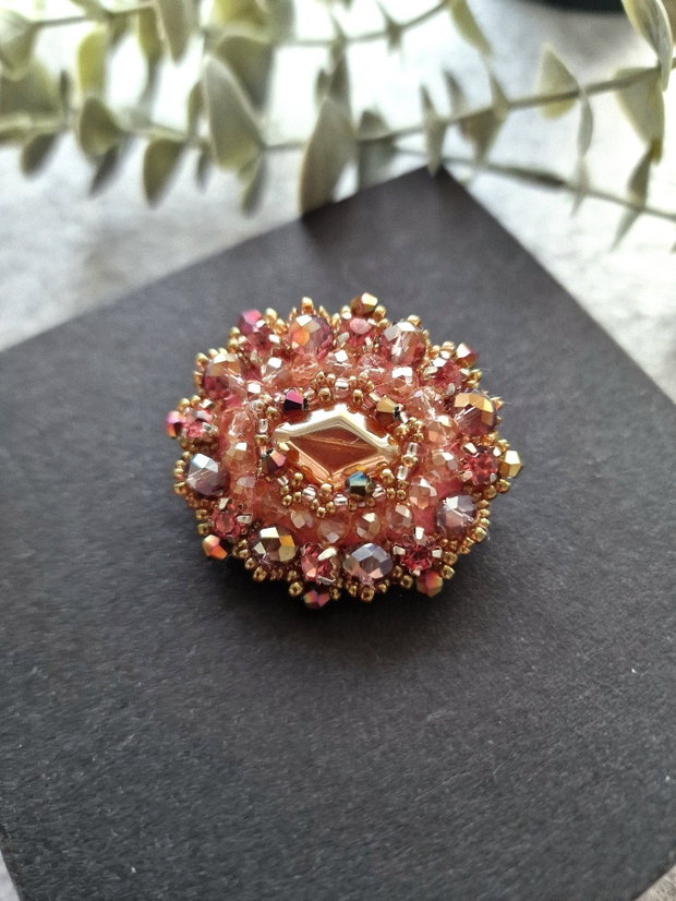 Brosa "Romantic stil"