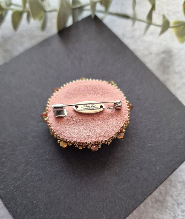 Brosa "Romantic stil"