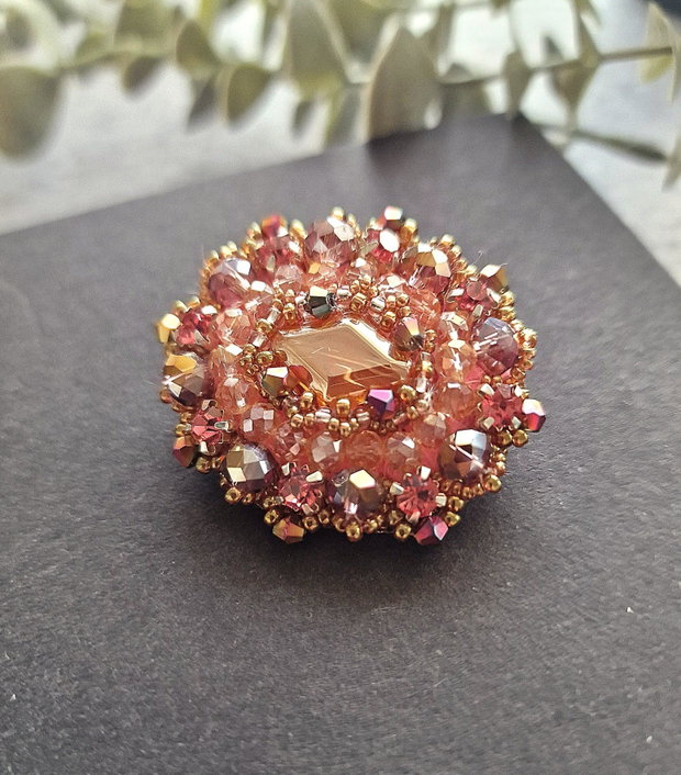 Brosa "Romantic stil"