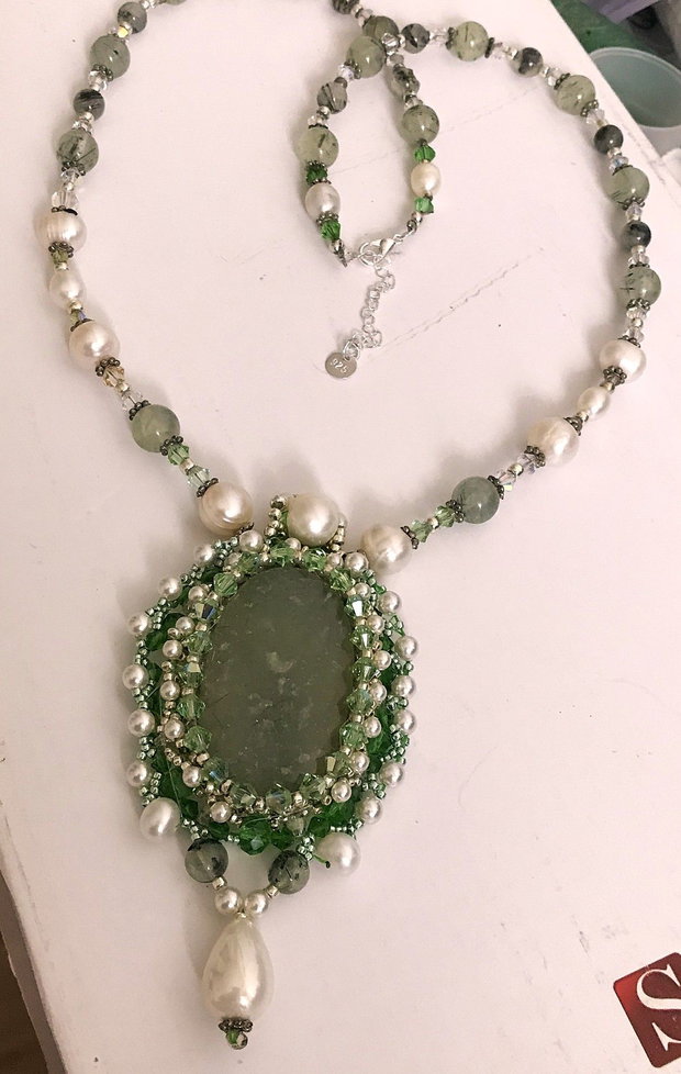 Colier si cercei cu peridot,cristale si argint