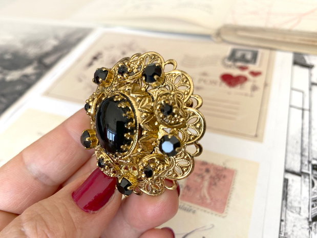 Brosa decorativa cu piatra neagra・Brosa vintage filigranata・Brosa fabuloasa