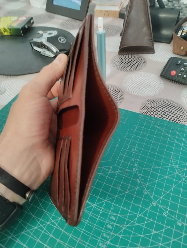 Portofel din piele naturala lucrat manual